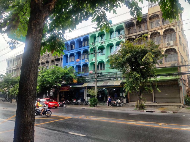 ขายตึกแถว 2 คูหา 4 ชั้น ติดถนนใหญ่ ซอยปรีดีพนมยงค์ 16-18