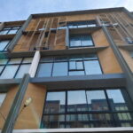 โฮมออฟฟิศ 5 ชั้น สไตล์ Modern Luxury Loft พร้อมลิฟต์ส่วนตัว
