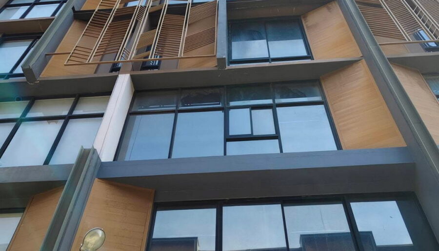 โฮมออฟฟิศ 5 ชั้น สไตล์ Modern Luxury Loft พร้อมลิฟต์ส่วนตัว