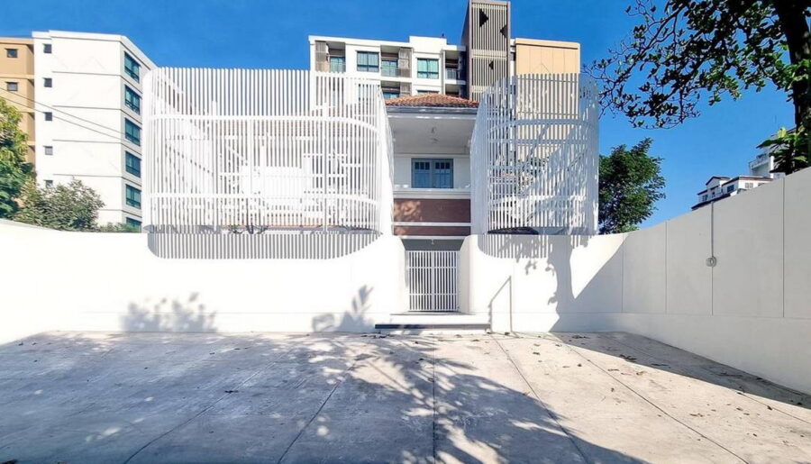 Home Office Renovate ใหม่ พื้นที่ดิน 105 ตร.ว.พื้นที่ใช้สอย 400 ต