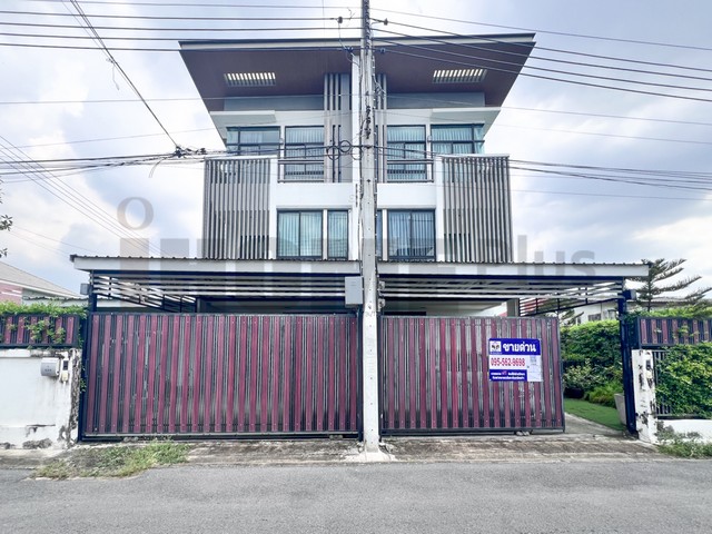 ทาวน์โฮมแฝด 3 ชั้น 72.1 ตร.ว.ย่านโชคชัย4 สตรีวิทยา 2 โครงการ Cozy