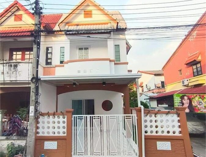 ขายทาวน์เฮ้าส์ 2 ชั้น หลังมุม มบ.สวีทโฮมปาร์ค ติดตลาดบัวทองเคหะ