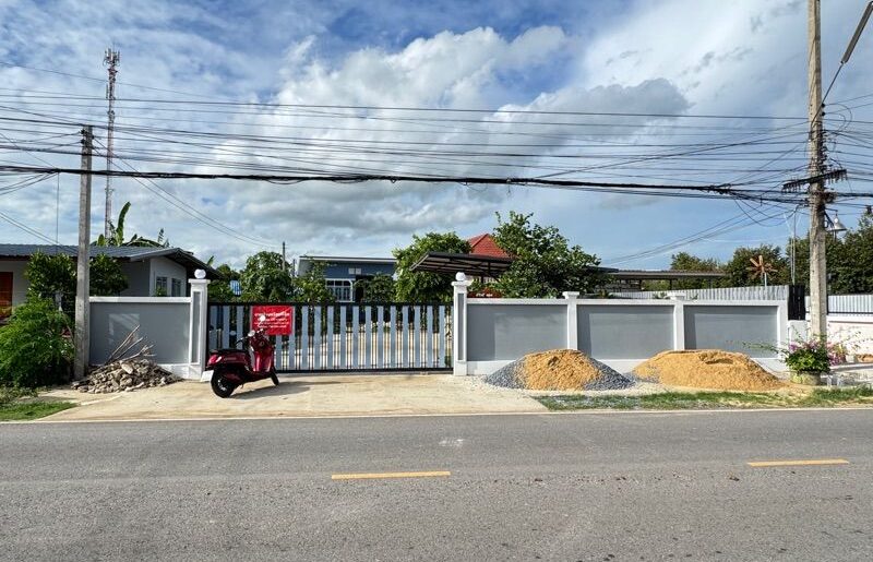 ขายที่ดินพร้อมบ้านสร้างใหม่ ทำเลดี จังหวัดชัยนาท