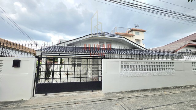 ให้เช่า บ้านเดี่ยว 4ห้องนอน หมู่บ้านรัชดานิเวศน์ ย่านห้วยขวาง