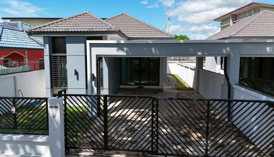 ขายบ้านเดี่ยวชั้นเดียว 50 ตร.วา ไร่กล้วย ศรีราชา พร้อมอยู่ ทำเลน่าอยู่ เหมาะทั้งอยู่อาศัยและลงทุน Tel 06-28926536